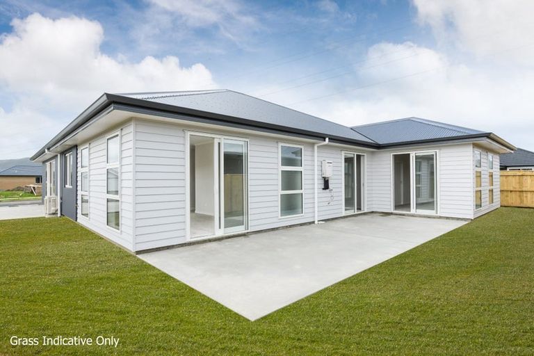 Photo of property in 61 Atlantic Drive, Fitzherbert, Palmerston North, 4410