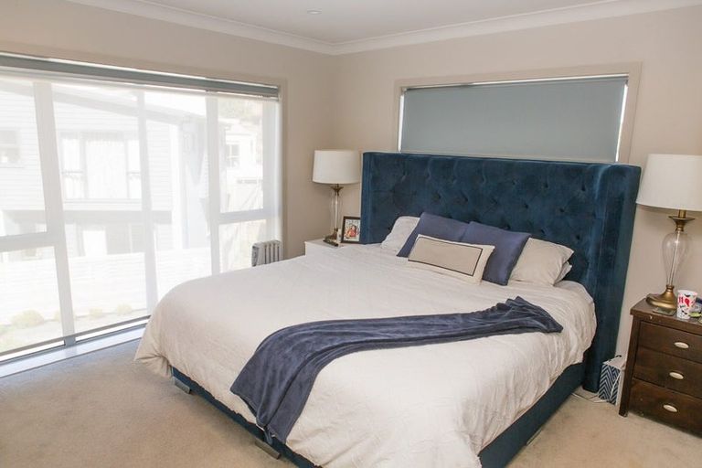 Photo of property in 8 Brindle Way, Newlands, Wellington, 6037