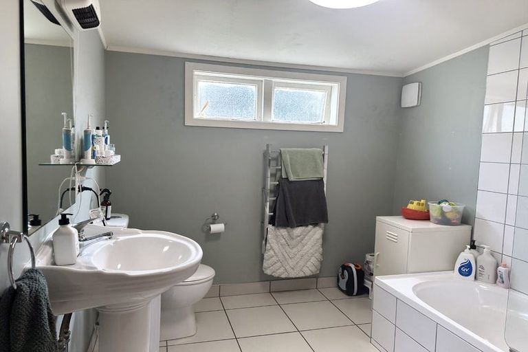 Photo of property in 269 High Street North, Carterton, 5713