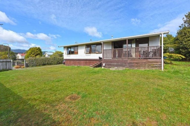 Photo of property in 54 Aniseed Grove, Timberlea, Upper Hutt, 5018