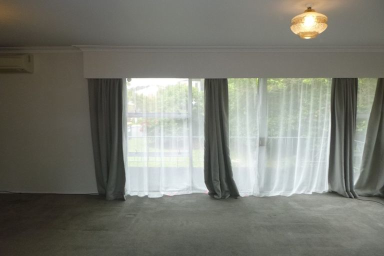 Photo of property in 42 James Evans Drive, Northcote, Auckland, 0627