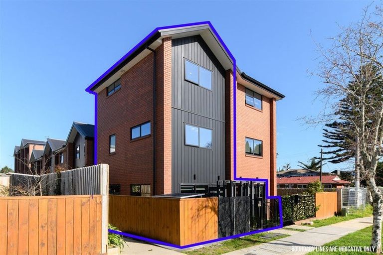 Photo of property in 2/10 Yeovil Road, Te Atatu Peninsula, Auckland, 0610