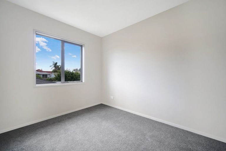 Photo of property in 2/70 Clevedon Road, Papakura, 2110