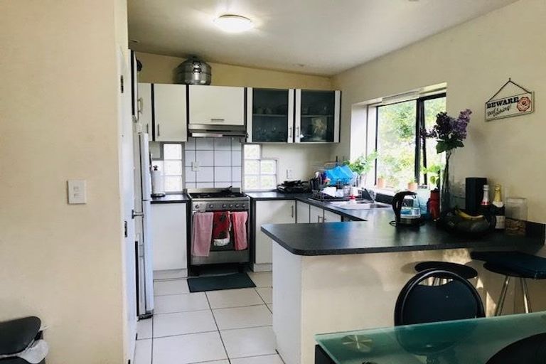 Photo of property in 2/2 Deverell Place, Northcross, Auckland, 0632