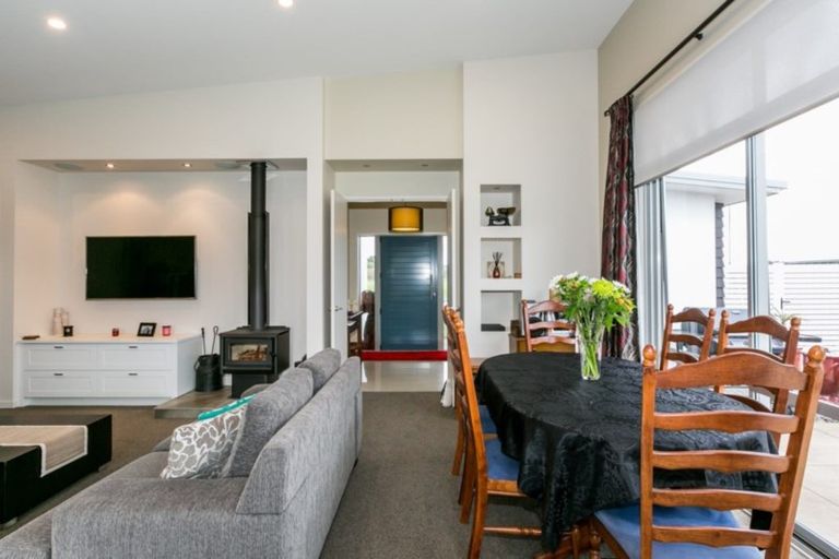 Photo of property in 52 Orotu Drive, Poraiti, Napier, 4112