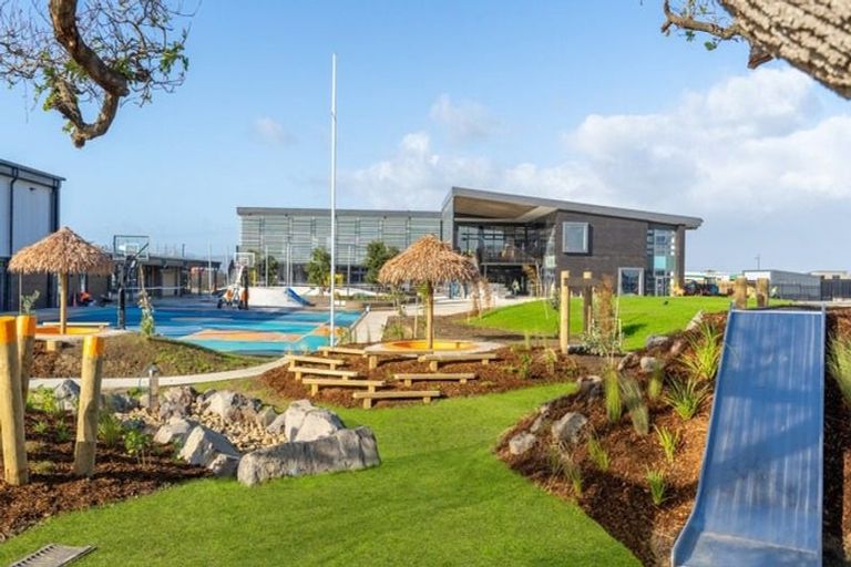 Photo of property in 10 Park Green Avenue, Rosehill, Papakura, 2113