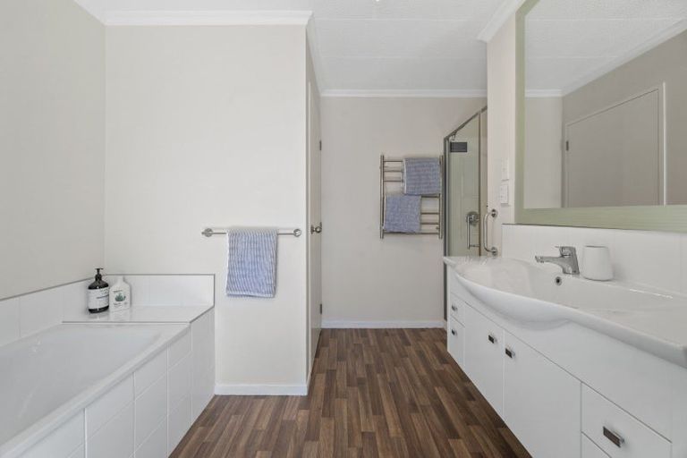 Photo of property in 25 Boundary Road, Waipahihi, Taupo, 3330