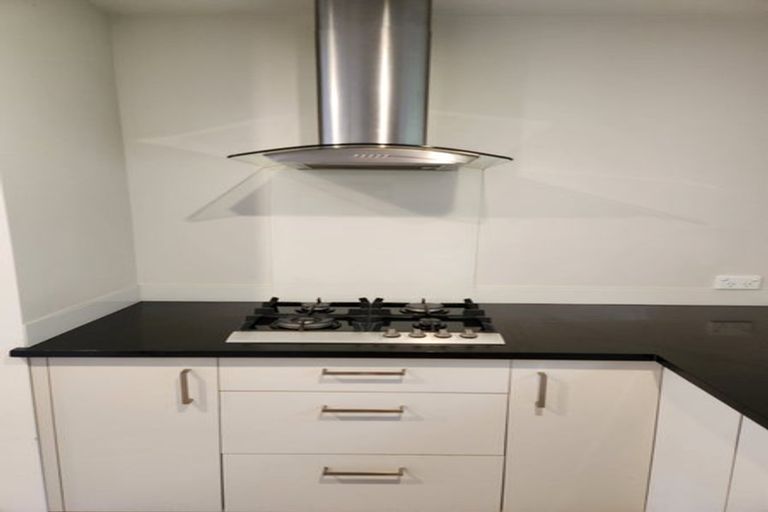 Photo of property in 43a Condor Place, Unsworth Heights, Auckland, 0632