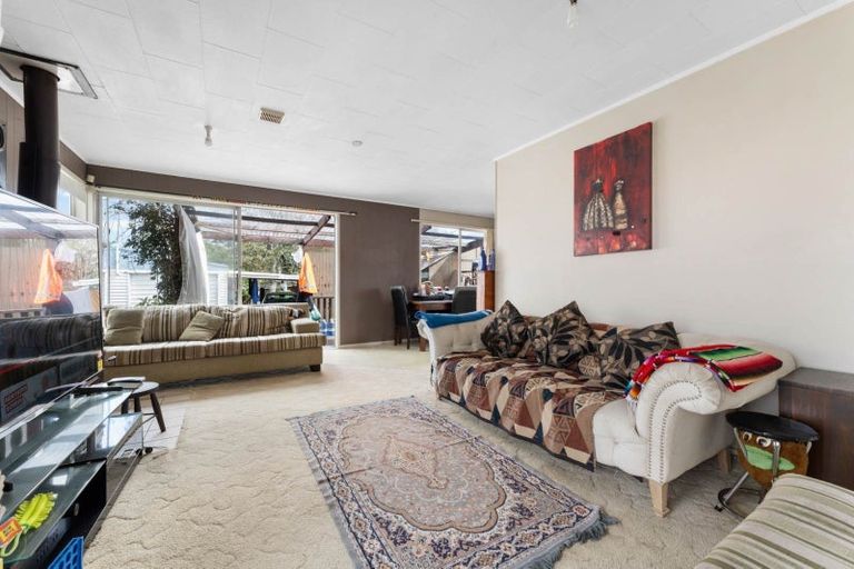 Photo of property in 97 Vodanovich Road, Te Atatu South, Auckland, 0610