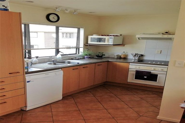 Photo of property in 11/15 Andersons Road, Oteha, Auckland, 0632
