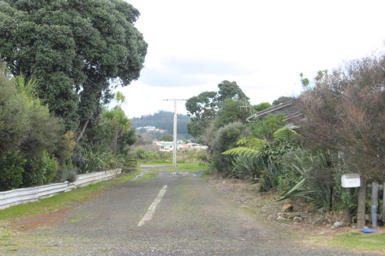 Photo of property in 165 Ocean Beach Road, Tairua, 3508