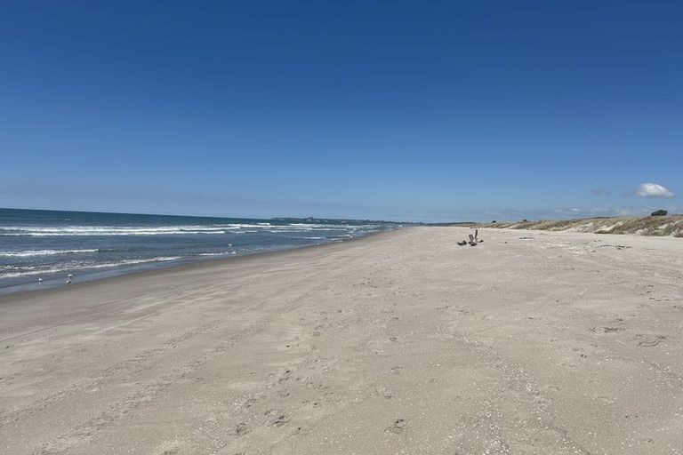 Photo of property in 1335e Papamoa Beach Road, Papamoa Beach, 3118