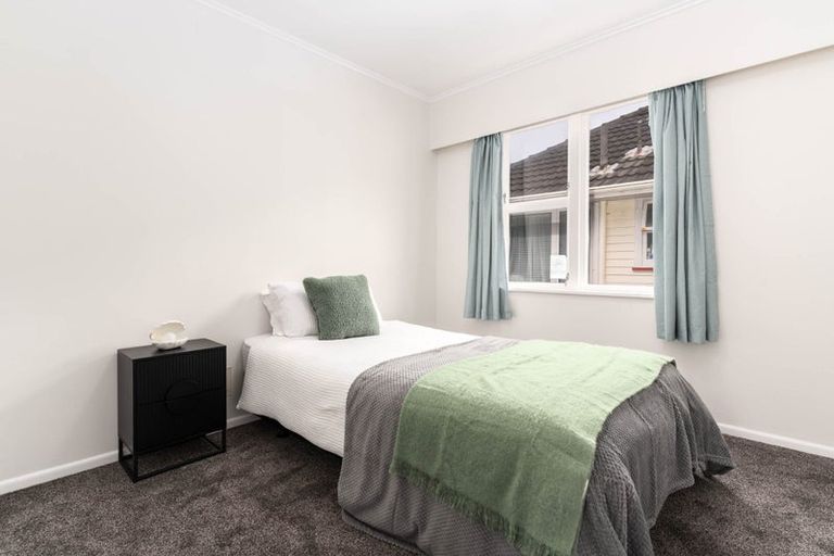 Photo of property in 127 Parkvale Road, Karori, Wellington, 6012