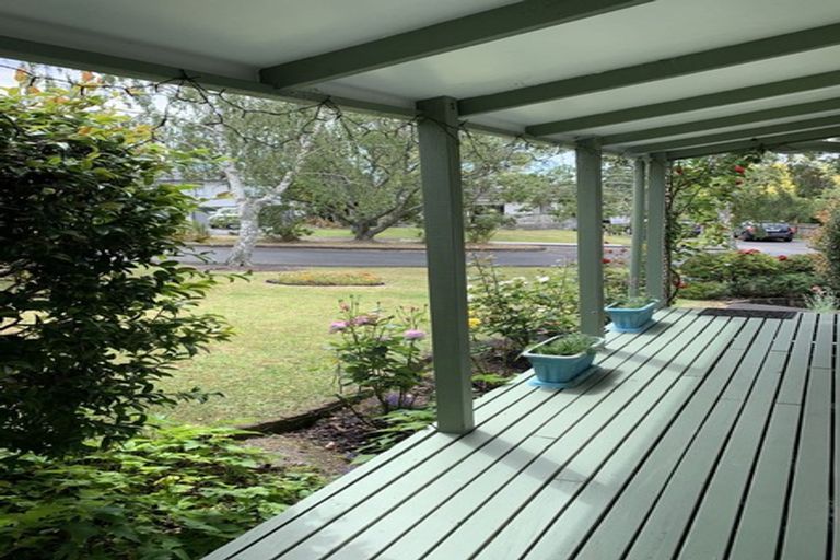 Photo of property in 10 Peterhouse Place, West Harbour, Auckland, 0618