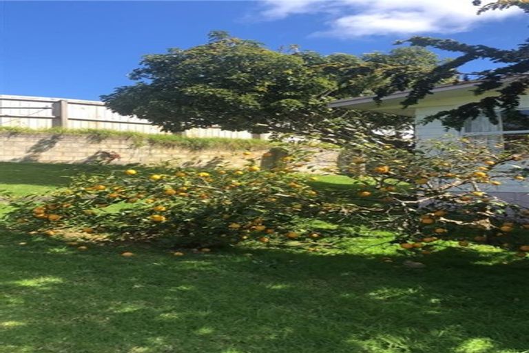 Photo of property in 10 Hewlett Road, Massey, Auckland, 0614