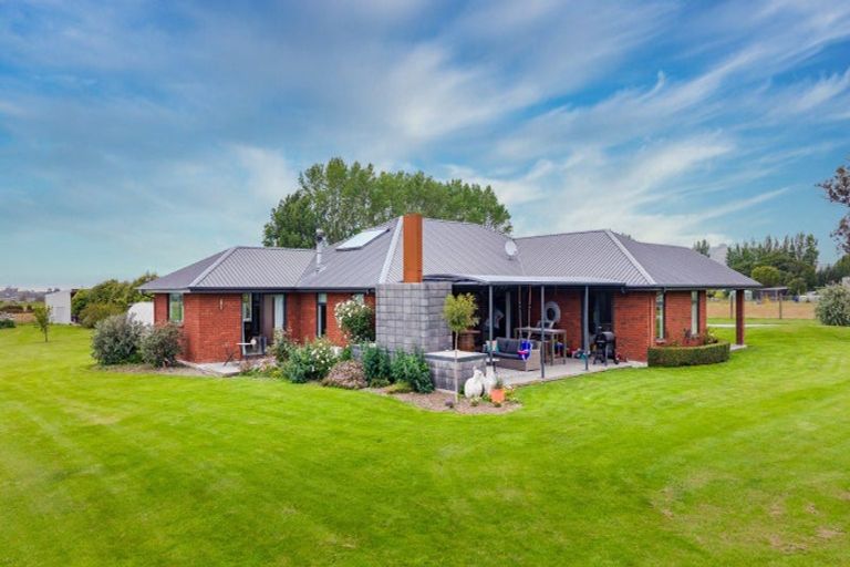 Photo of property in 55 Timaru Road, Waimate, 7924