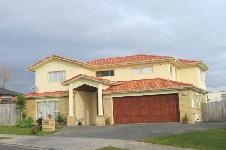 Photo of property in 13 Willowbank Close, East Tamaki Heights, Auckland, 2016