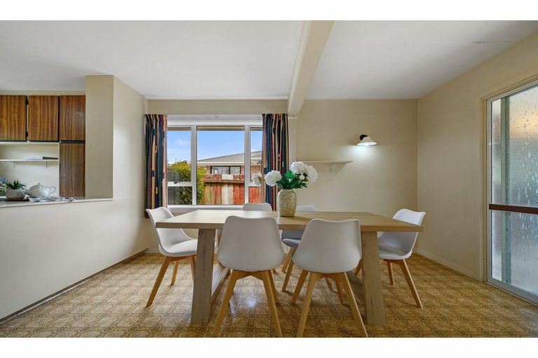 Photo of property in 8 Blossomdale Place, Bishopdale, Christchurch, 8053