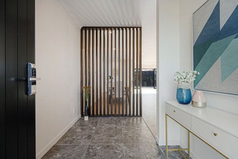 Photo of property in 6 Pineview Drive, Rosehill, Papakura, 2113