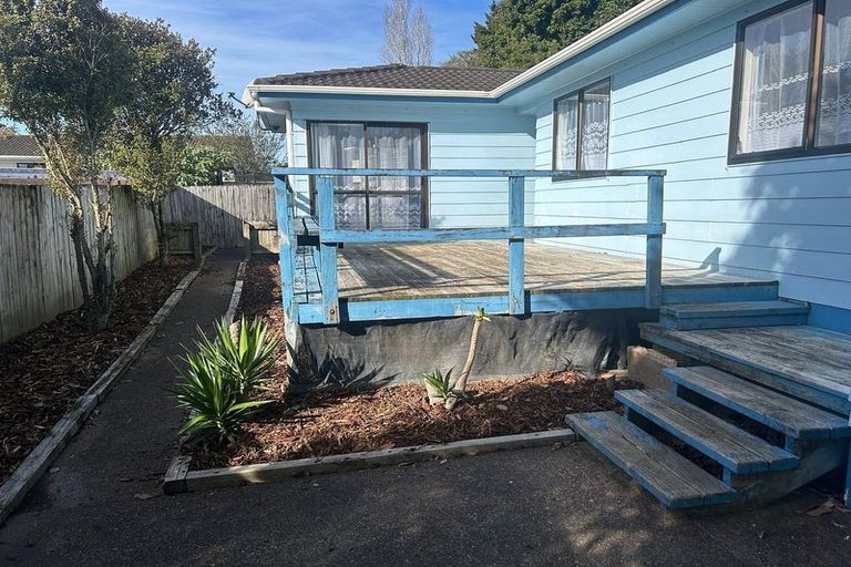 Photo of property in 12 Edwin Freeman Place, Ranui, Auckland, 0612