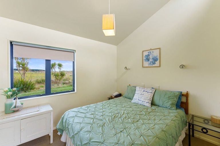 Photo of property in 80 Reay Mackay Grove, Waikawa Beach, Levin, 5573