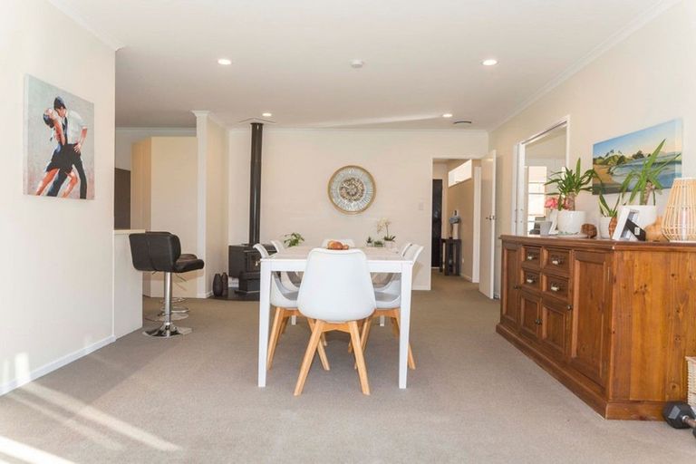 Photo of property in 97 Adelaide Road, Dannevirke, 4930