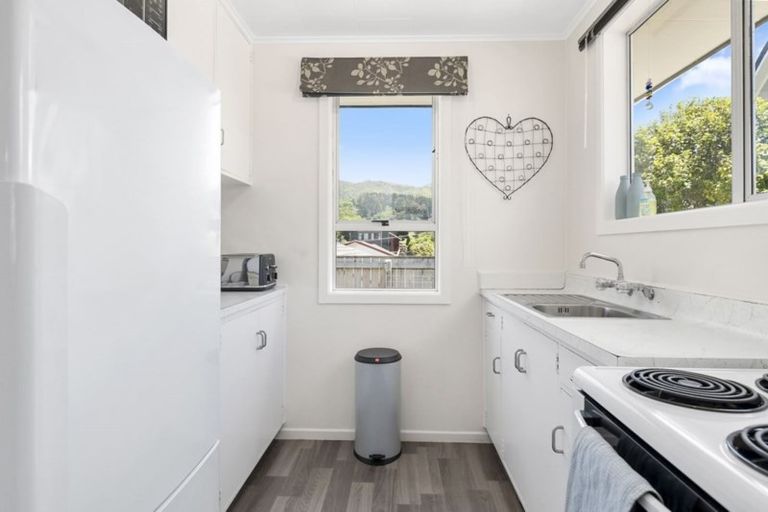 Photo of property in 36a Ranui Terrace, Tawa, Wellington, 5028
