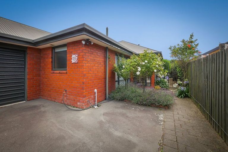 Photo of property in 2/113 Avonhead Road, Avonhead, Christchurch, 8042