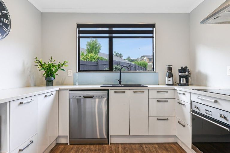 Photo of property in 16 Palm Grove Drive, Western Heights, Hamilton, 3200