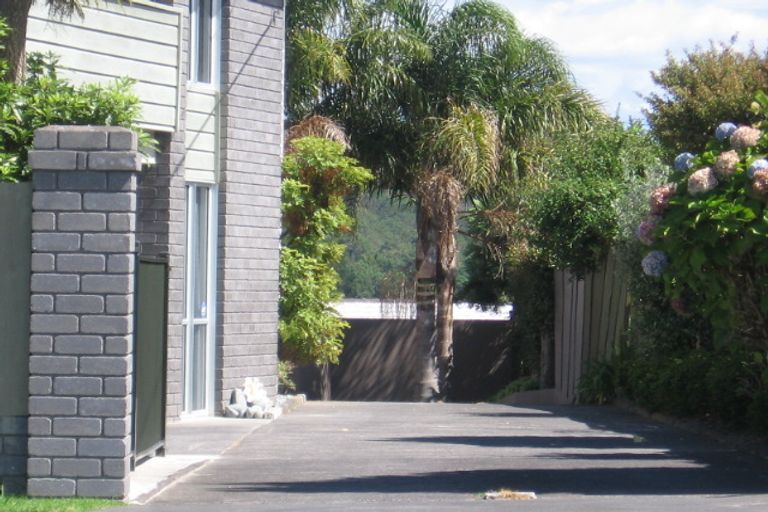 Photo of property in 1/52 Gulf View Road, Murrays Bay, Auckland, 0630