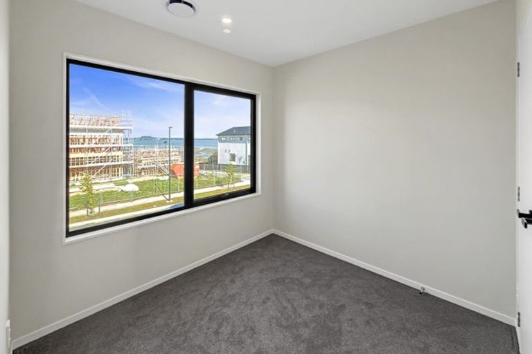 Photo of property in 43 Picnic Point Road, Hobsonville, 0616
