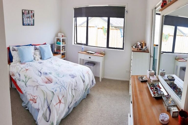 Photo of property in 28 Kilmacrennan Drive, Rosehill, Papakura, 2113