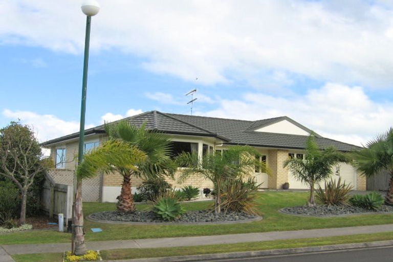 Photo of property in 11 Kath Hopper Drive, Orewa, 0931