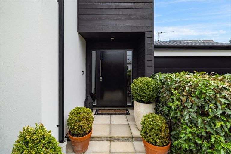 Photo of property in 90 Abberley Crescent, St Albans, Christchurch, 8014