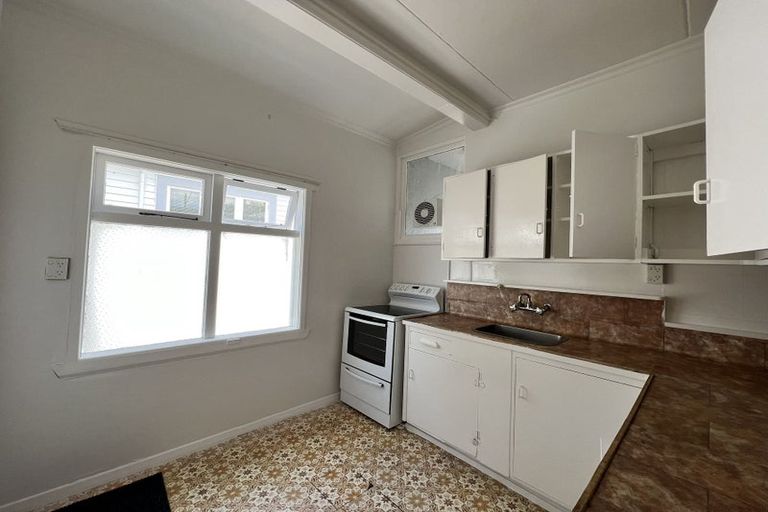 Photo of property in 4/5 Benares Street, Khandallah, Wellington, 6035