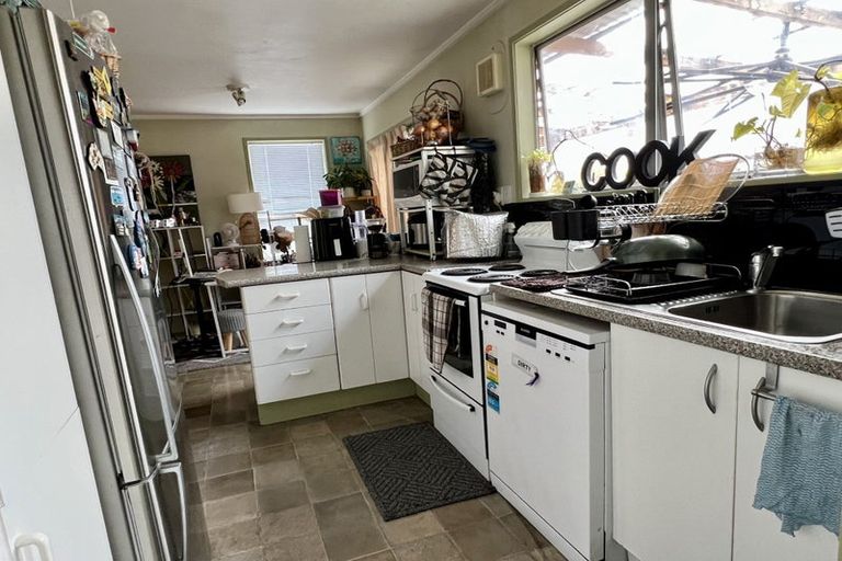 Photo of property in 21 Lisa Rise, Half Moon Bay, Auckland, 2012