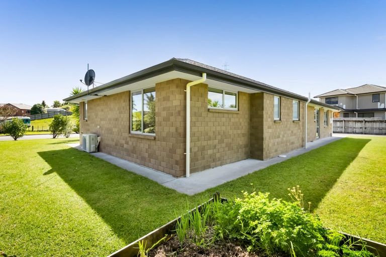 Photo of property in 17 Heta Road, Highlands Park, New Plymouth, 4312