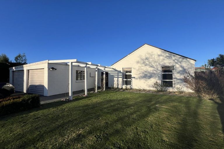 Photo of property in 11 Camberwell Place, Avonhead, Christchurch, 8042