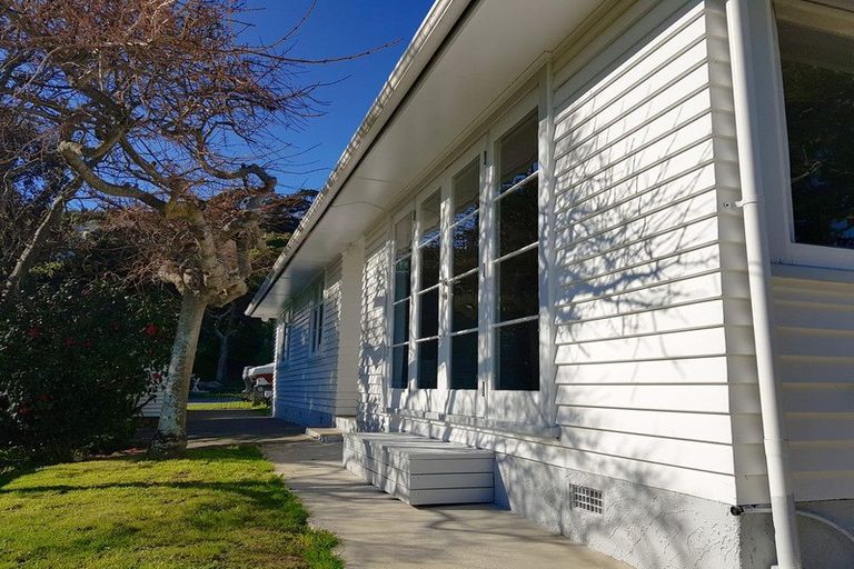 Photo of property in 98 Melbourne Road, Island Bay, Wellington, 6023