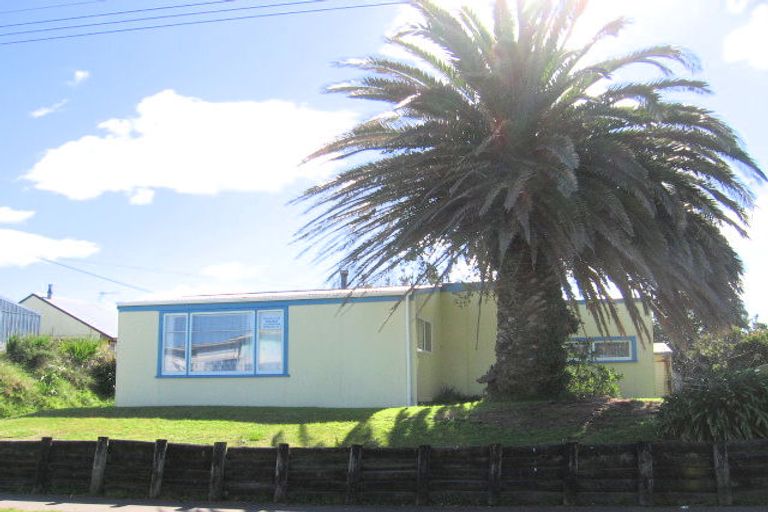 Photo of property in 35 Pratt Avenue, Foxton Beach, Foxton, 4815