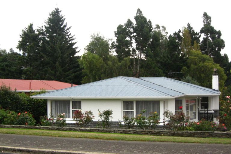 Photo of property in 2 Kennedy Road, Fairfield, Dunedin, 9018