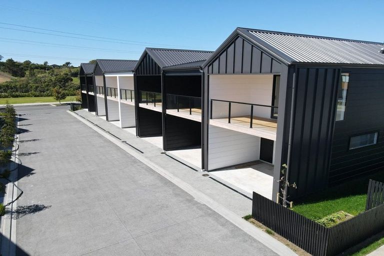 Photo of property in 12 Tuputupu Drive, Kumeu, 0810