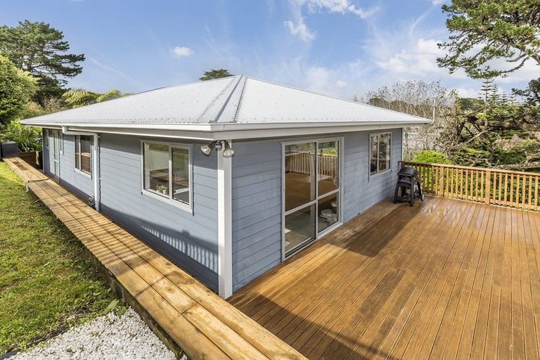 Photo of property in 17a Gloucester Street, Cannons Creek, Porirua, 5024