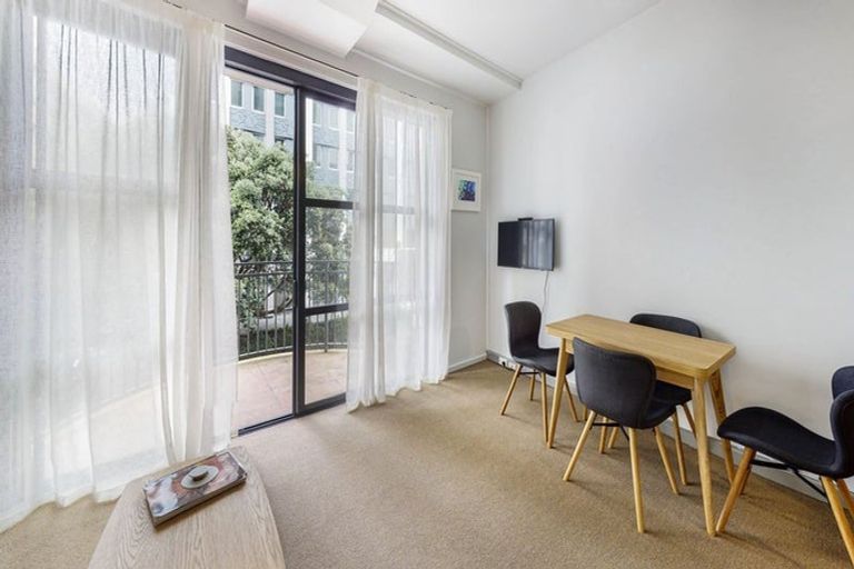 Photo of property in Atrium Towers, 2b/154 The Terrace, Wellington Central, Wellington, 6011