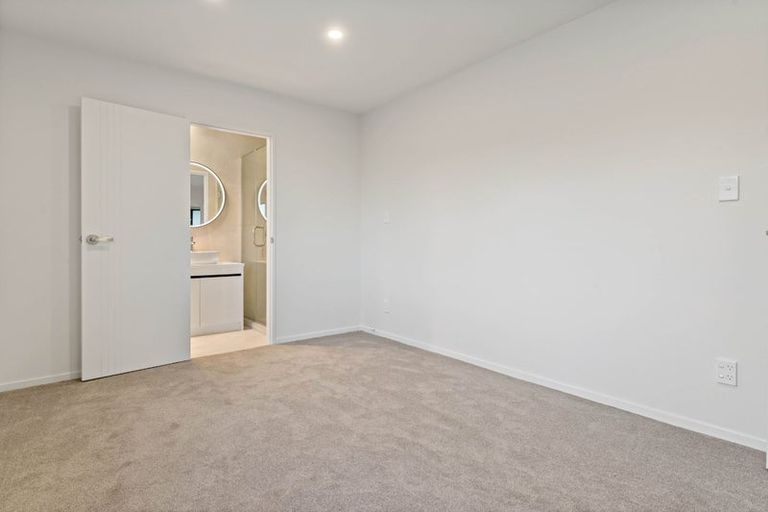 Photo of property in 3/16 Binsted Road, New Lynn, Auckland, 0600