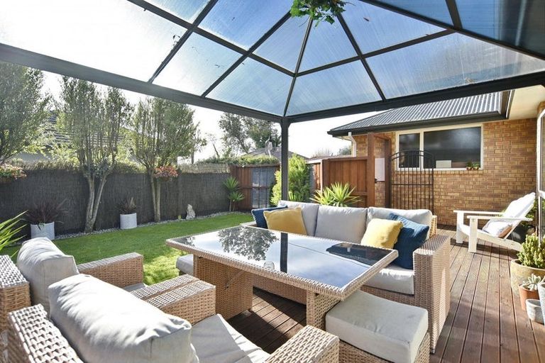 Photo of property in 2/50 Dunedin Street, Redwood, Christchurch, 8051