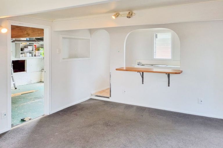 Photo of property in 37 Chatsworth Crescent, Pakuranga Heights, Auckland, 2010