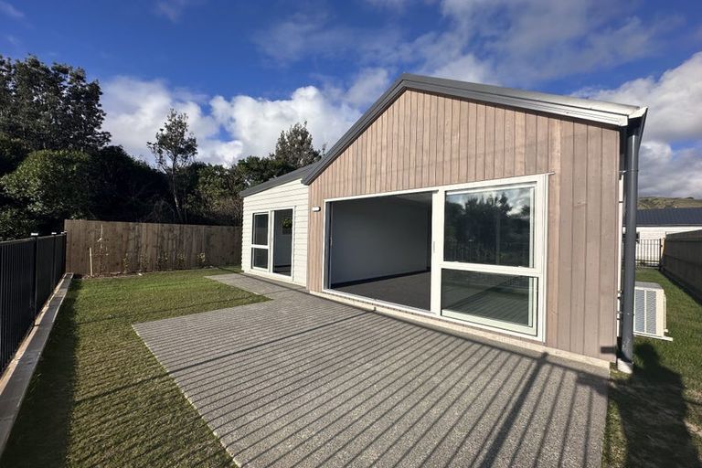 Photo of property in 26 Koru Loop, Paraparaumu, 5032