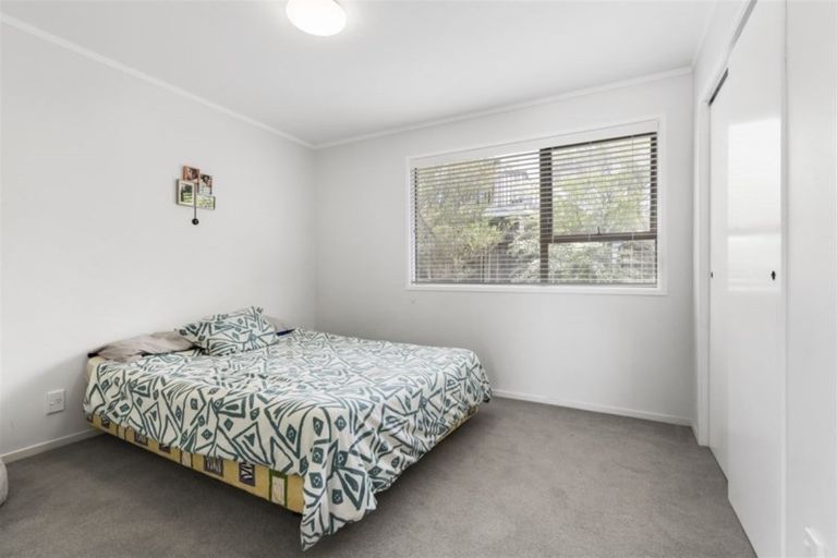 Photo of property in 28 Elizabeth Drive, West Harbour, Auckland, 0618