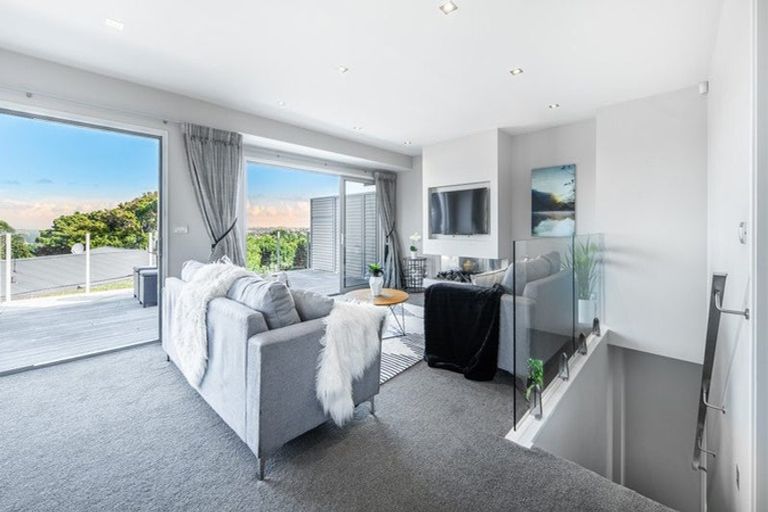 Photo of property in 2/91 Aberdeen Road, Castor Bay, Auckland, 0620